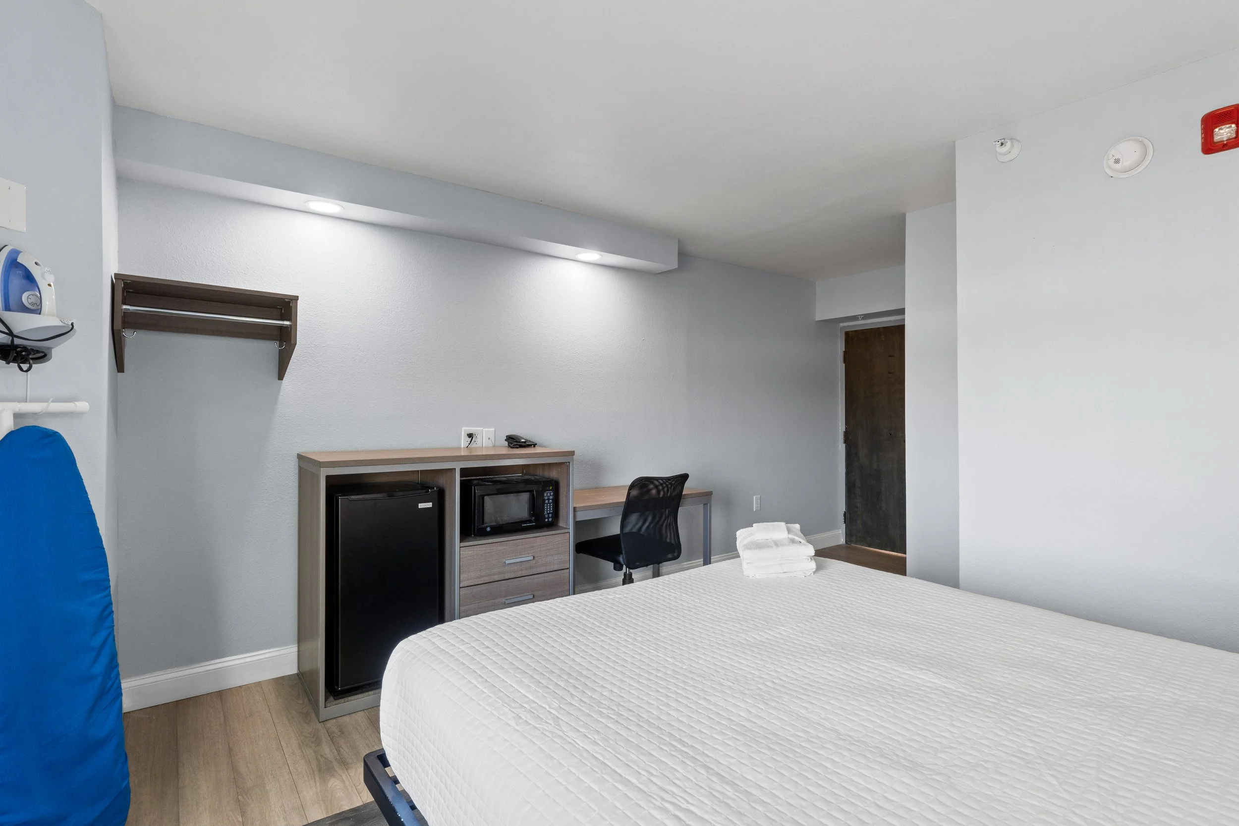 Guest room with two beds at St Andrews Studios